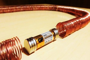 چطور یک قطار مغناطیسی بسیار ساده درست کنیم ؟ + فیلم