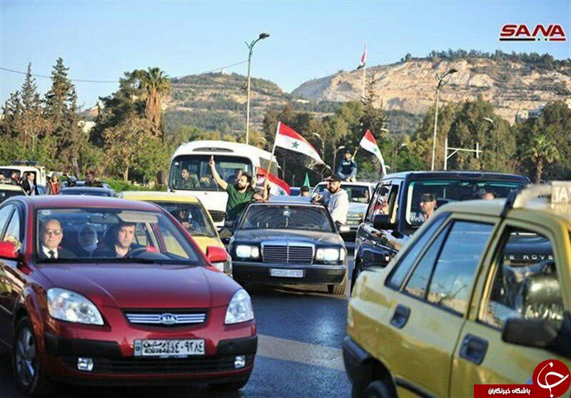تجمع صدها سوری در بزرگترین میدان دمشق پس از تجاوز ائتلاف آمریکایی+ تصاویر