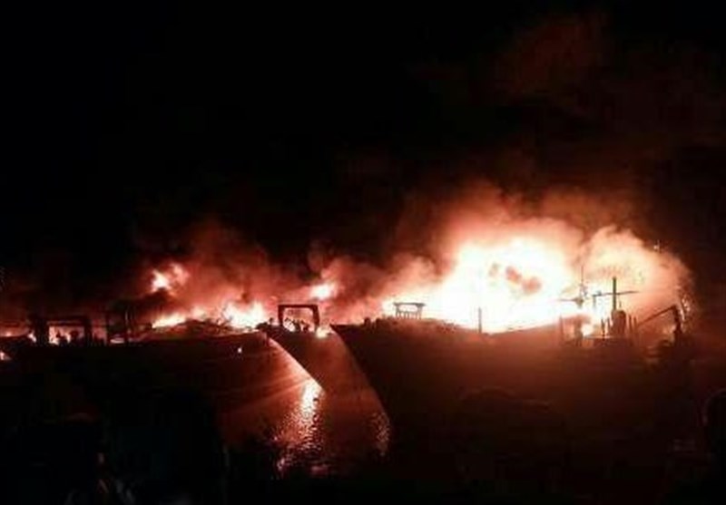 آتش&zwnj;سوزی لنج تجاری در شهرستان دیلم مهار شد
