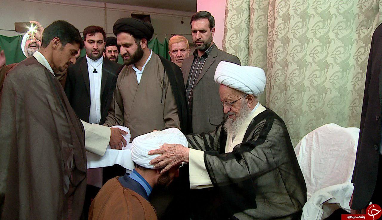 معمم شدن طلاب حوزه علمیه قم به دست مراجع عظام تقلید+عکس