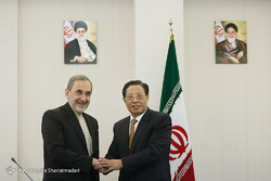 دیدار وزیر و جمعی از کارکنان وزارت اطلاعات با رهبر معظم انقلاب اسلامی