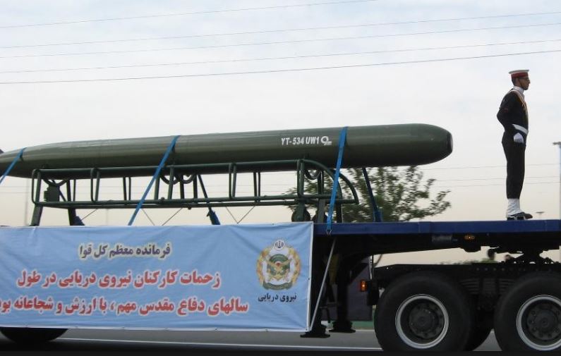 یگان‌های محمول نداجا از مقابل جایگاه عبور کردند