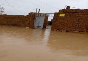 گرفتاری اهالی روستای امیرآباد در سیلاب شدید + فیلم