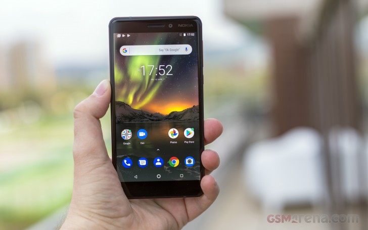 تصاویر در دست گوشی Nokia 6 (2018) را ببینید +عکس