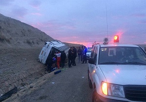 واژگونی اتوبوس خالی از مسافر در محور تهران - گرمسار