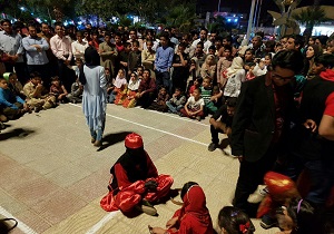 مردم از نمایش‌های خیابانی استقبال خوبی کردند