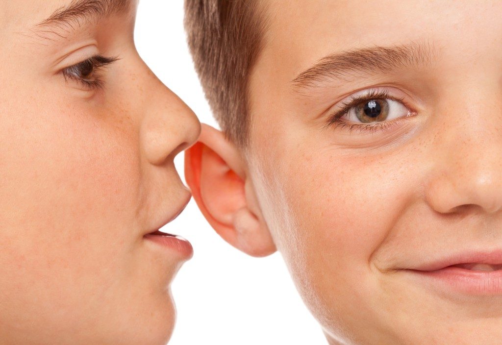 چگونه یک کودک رازدار تربیت کنیم؟