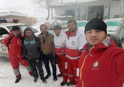 امدادرسانی به در راه ماندگان برف و کولاک در قزوین امدادرسانی به در راه ماندگان برف و کولاک در قزوین