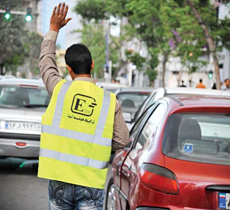 پارکبانان در معابر فقط مسئول ثبت و شارژ پلاک خودرو هستند