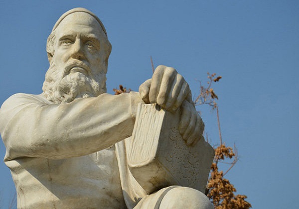 اکثر رباعیات موجود از خیام نیست/ شعر خیام قابلیت الگو شدن را برای شاعر امروز ندارد