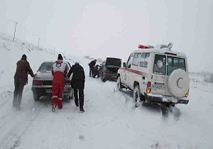 امداد رسانی به 40 مسافر گرفتار در برف در استان سمنان