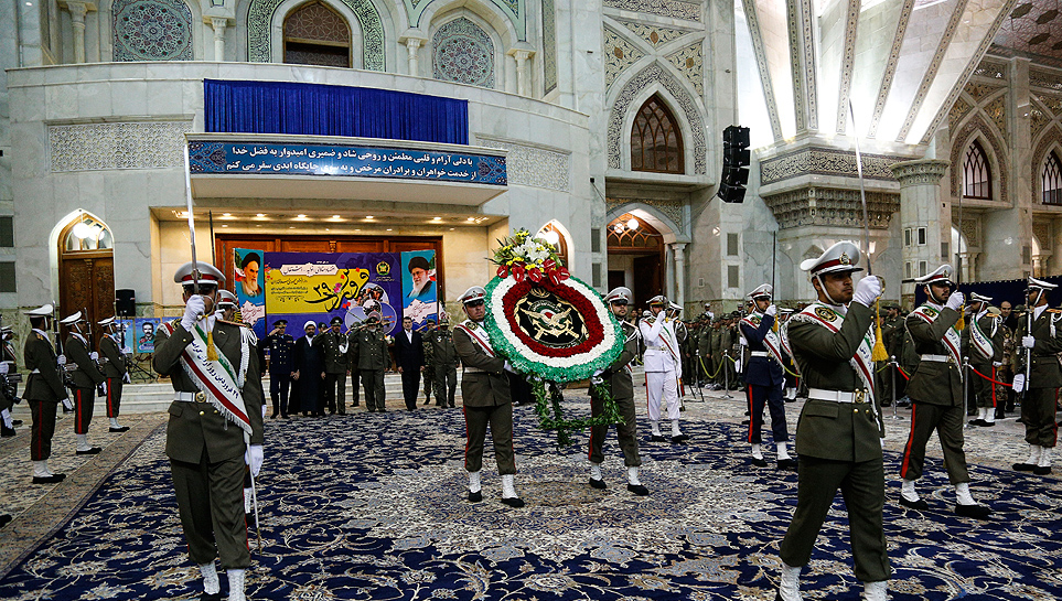 کارکنان نیروی زمینی ارتش با آرمان&zwnj;های امام خمینی (ره) تجدید میثاق کردند