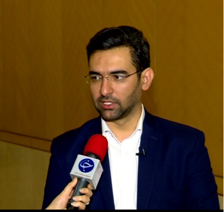آنتن اپراتورهایی که خارج از ضوابط باشند جمع آوری می شود/در رابطه با سلامتی بهداشتی مردم با کسی تعارف وجود ندارد/ مردم اگر حس می کنند مشکلاتی در آنتن ها وجود دارد به شهرداری شکایت کنند
