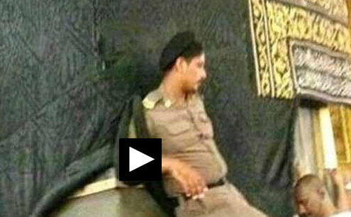 رفتار زننده نگهبان کعبه با زنی که قصد بوسیدن حجرالسود را داشت+فیلم