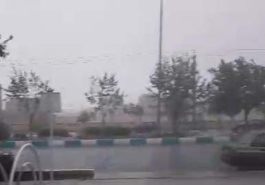 بارش باران و تگرگ در دولت‌آباد + فیلم