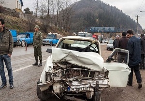 واژگونی خودرو سواری پراید در محور کرند گهواره