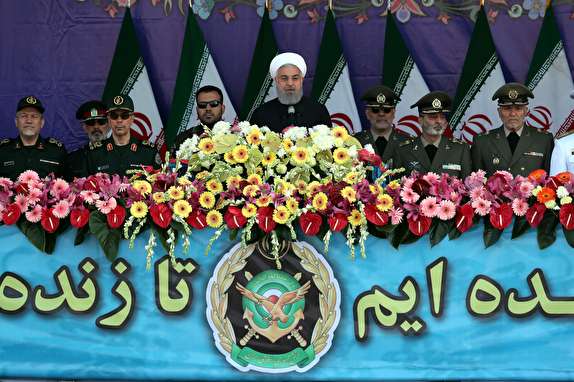 کشورهای بزرگ با تجارت سلاح و بردن ذخایر ملت ها؛ منطقه را پر باروت نکنند/برای قدرت دفاعی توجهی به نظر دیگران نداریم