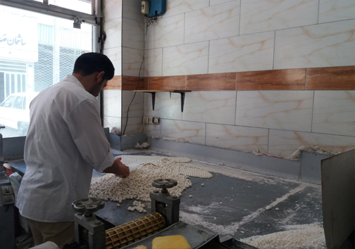 سوغات آبنبات خراسان شمالی به کام مسافران /فعالیت ۶۰ کارگاه آبنبات سازی در بجنورد