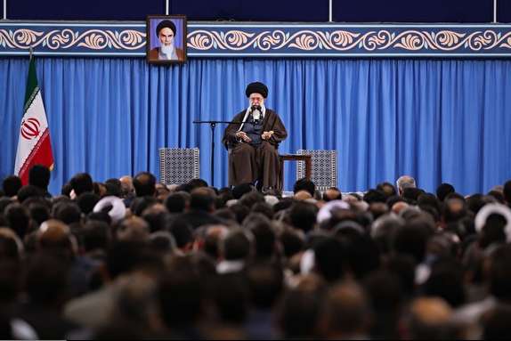 وزیر و کارکنان وزارت اطلاعات با رهبر معظم انقلاب دیدار کردند