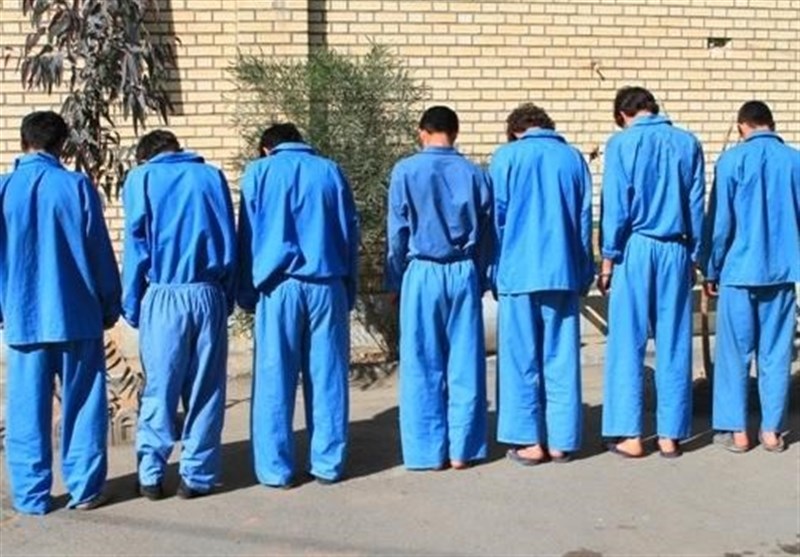 ۱۰ سارق داخل خودرو و اماکن عمومی در دشتستان دستگیر شدند