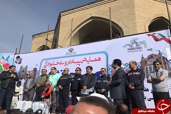 برگزاری همایش پیاده روی خانوادگی با حضور وزیر بهداشت در تبریز