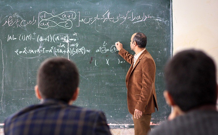 معلمان تاب تبعیض و وعده&zwnj;های بی عمل را ندارند/ نامتناسب بودن امکانات هنرستان&zwnj;ها با کتاب&zwnj;های جدیدالتالیف
