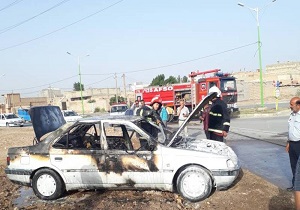 آتش سوزی یک دستگاه خودرو در آبادان