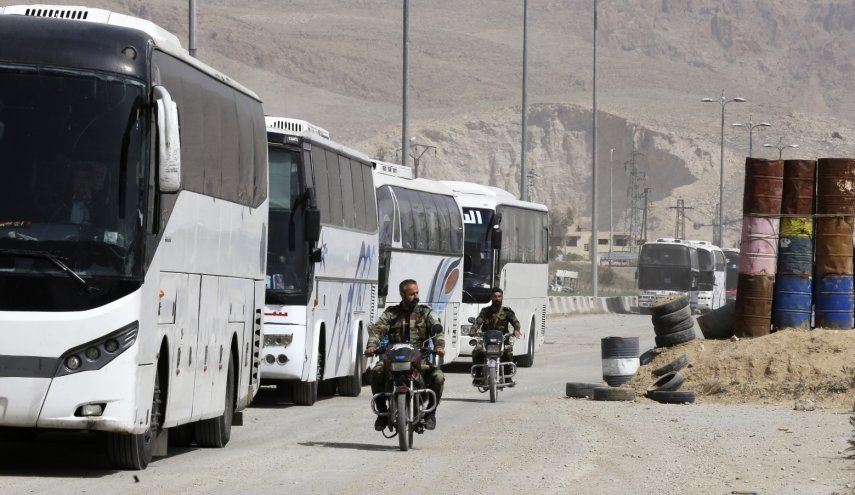 هفده اتوبوس با بیش از ۹۸۰ سرنشین از غوطه خارج شدند