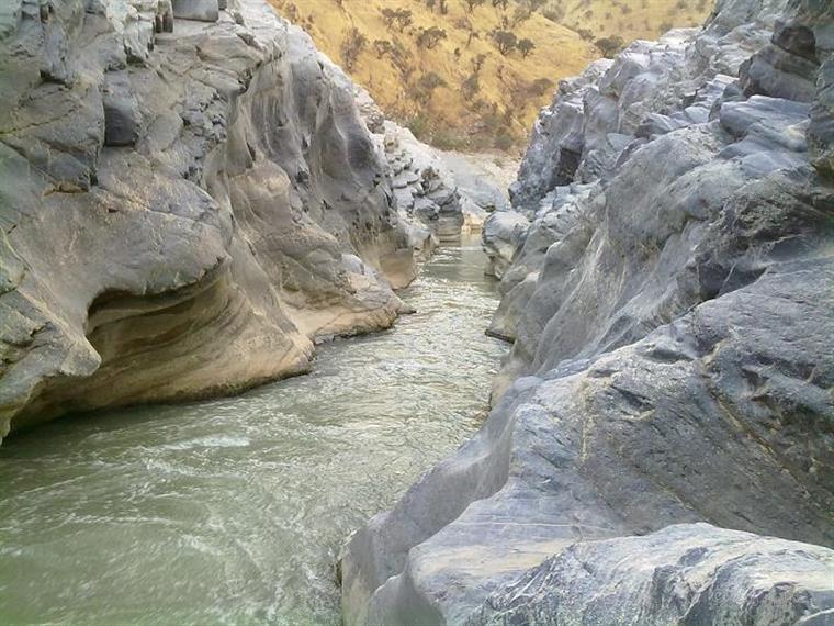 تلاش برای یافتن جسد پسر ۱۸ ساله از رودخانه سیروان