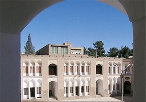 بازدید یک هزار نفر از مدرسه شوکتیه بیرجند