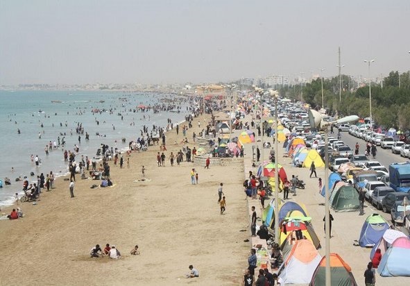 ازدحام مسافران نوروزی در نقاط مختلف گناوه