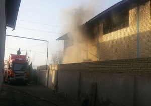 کارخانه دمپایی شهرک صنعتی شکوهیه قم طعمه حریق شد