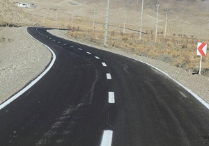 آراستگی و ایمنی ۱۷۰ کیلومتر از محور‌های ارتباطی شمال آذربایجان غربی با اجرای طرح خط کشی