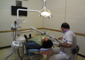 خدمات رسانی گروه جهادی دندانپزشکی به مردم لنده