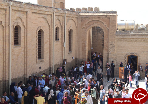 بازدید گردشگران نوروزی از قلعه فلک الافلاک به روایت تصویر