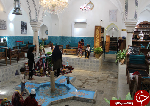 بازدید گردشگران نوروز از حمام گپ خرم آباد به روایت تصویر بازدید گردشگران نوروز از حمام گپ خرم آباد به روایت تصویر