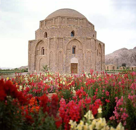 گنبد جبلیه و سیل گردشگران نوروزی