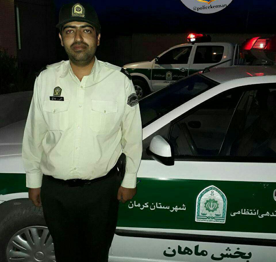 پلیس وظیفه شناس پول گمشده را به صاحبش برگرداند