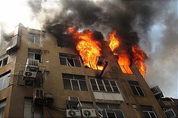 مهار آتش در دانشکده خبر/انفجار سیلندر اکسیژن، مرد 35 ساله را به هوا فرستاد