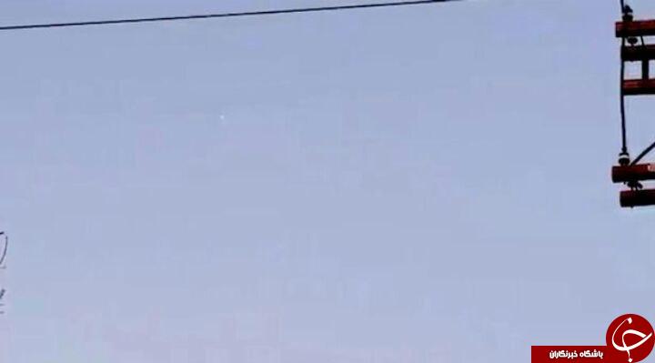 ویدئوی پرواز منظم چهار شی درخشان عجیب در آسمان + فیلم