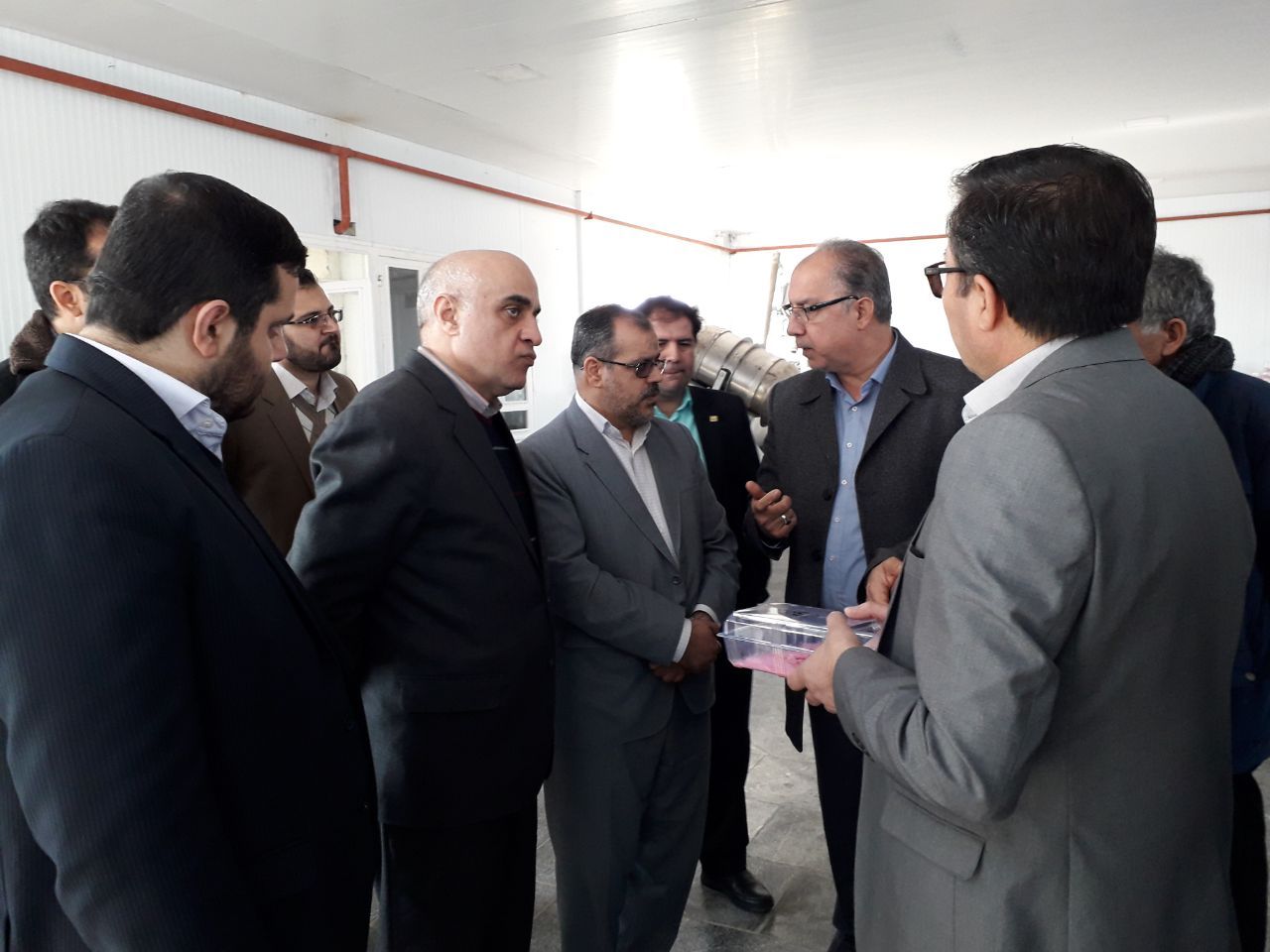 هیچ واحد صنعتی نباید به دلیل بدهی به بانک تملک شود
