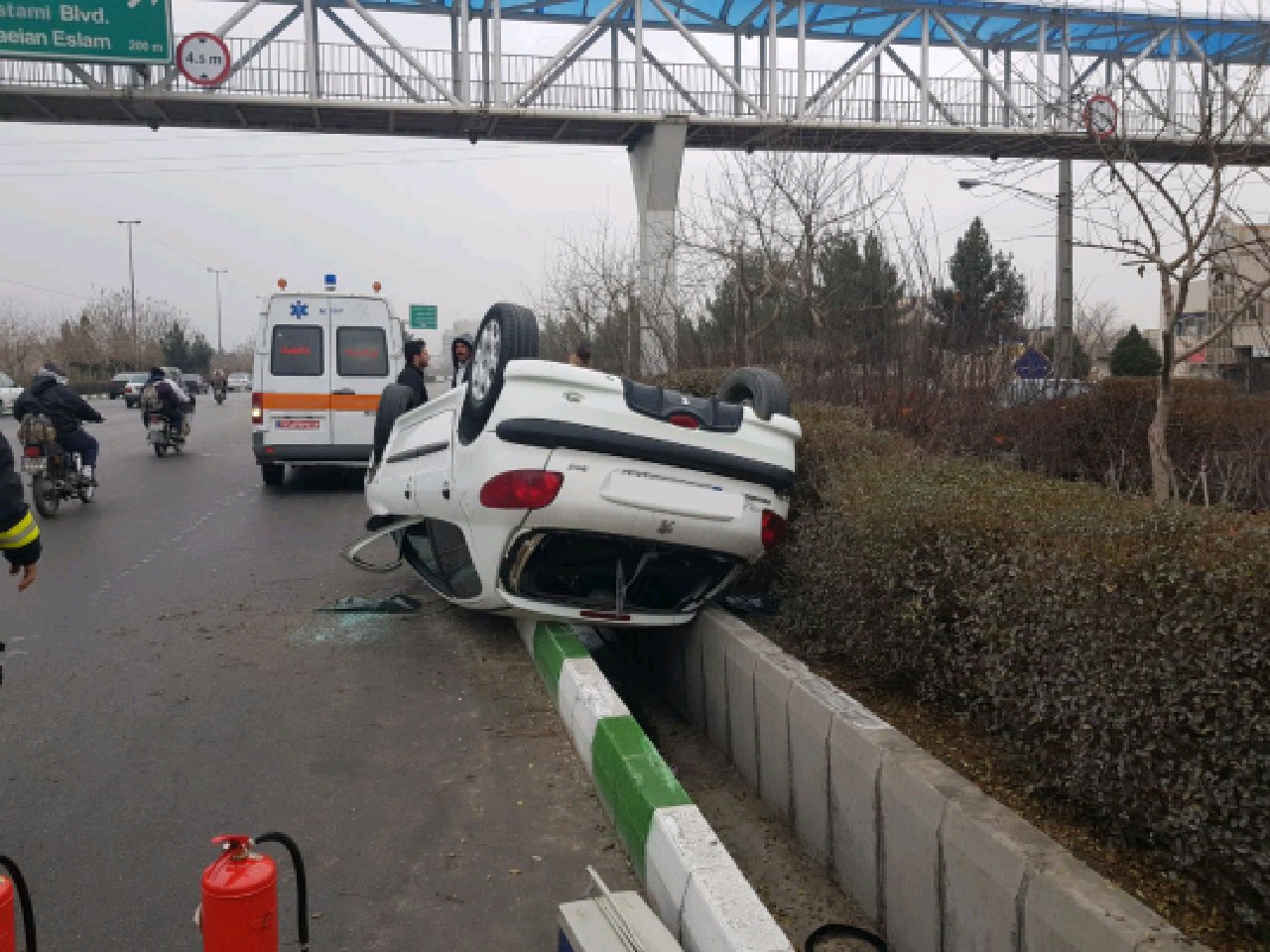 واژگونی خودرو در مشهد