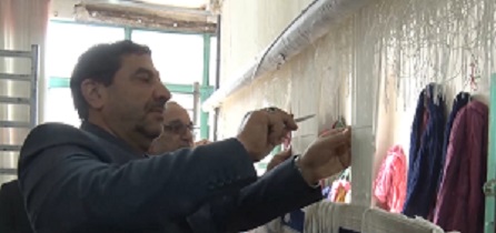 بافت دو تخته فرش برای ارسال به عتبات عالیات