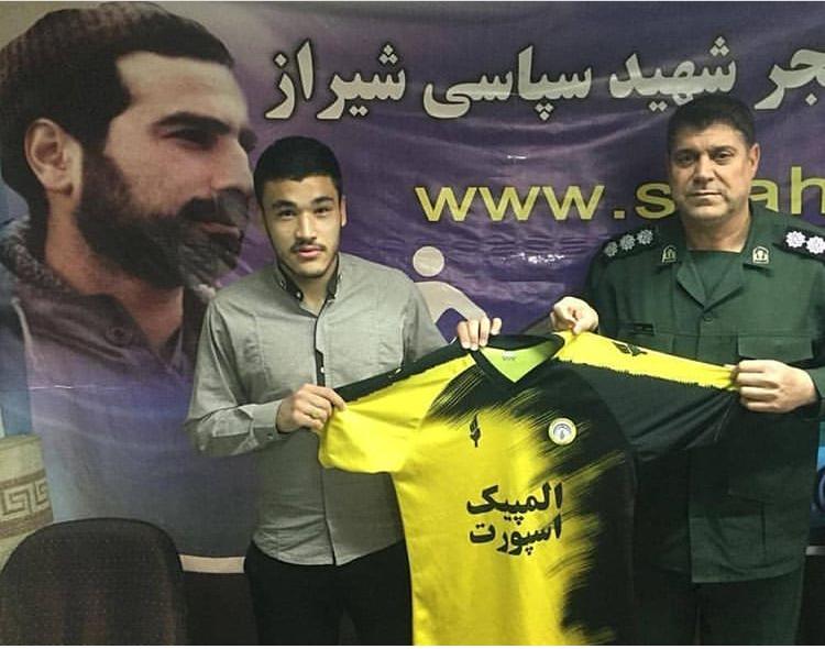 پیوستن مدافع مشکی پوشان به فجر