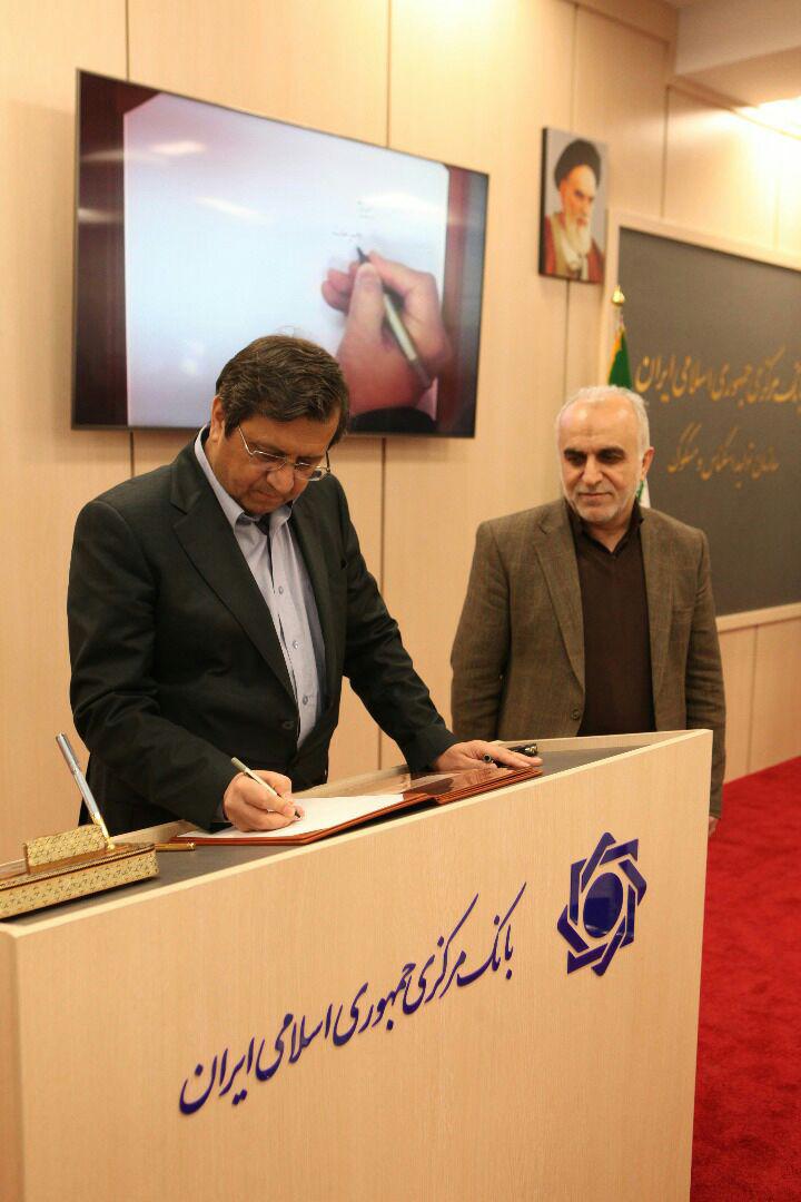 ایران چک جدید پانصد هزار ریالی رونمایی شد ایران چک جدید پانصد هزار ریالی رونمایی شد