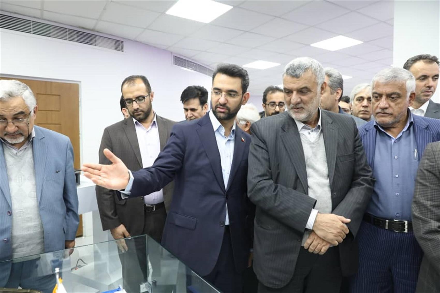 آذری جهرمی: دستاوردهای فضایی، دستاورد یک نظام است نه یک وزارتخانه و پژوهشگاه