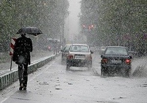 ترافیک در آزادراه قزوین-کرج نیمه سنگین است/ بارش برف و باران در استان&zwnj;های آذربایجان شرقی و غربی، البرز و تهران