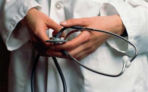 منع تأسیس مطب در املاک مسکونی عامل افزایش تعرفه‌های بخش خصوصی است