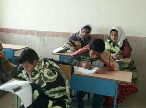 مشکل دانش&zwnj;آموزانی که با پتو به مدرسه می&zwnj;رفتند حل شد