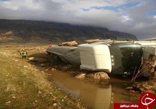 مصدومیت یک نفر براثر  واژگونی کِشنده حامل نفت سفید در گردنه شبانان خرم آباد